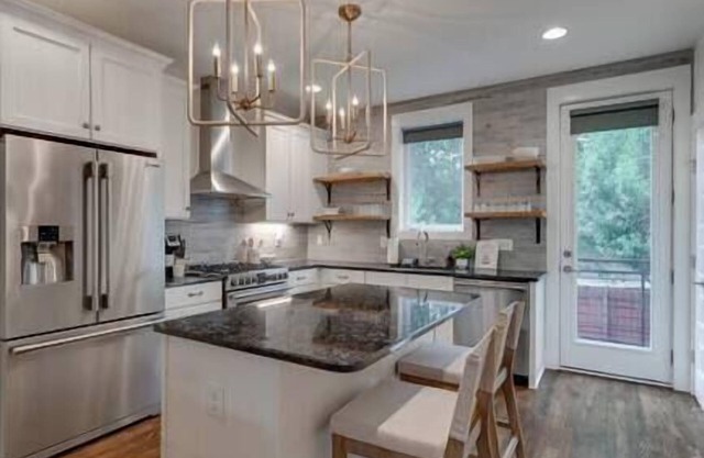 2 Townhomes with Pool Table - A Fun Group Getaway!