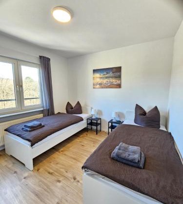 2 Zimmer Apartment in Linden mit Einzelbetten, Balkon, WLAN, Parkplatz -GI03