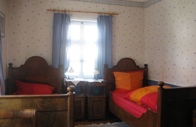 2 Zweibettzimmer mit Bad und WC