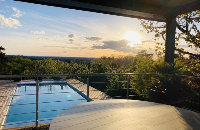 200m2 family villa with swimming pool 10 minutes from Toulouse city center