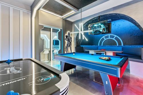 2025 NEW 10BD At Windsor Cay Pool and Game Room