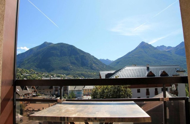 20m from ski slopes, 4th floor, balcony, ski locker, 30m², Serre Chevalier