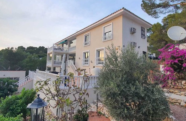 210 M2, enchantment guaranteed, in an area of 9000 M2 5 min sea and golf