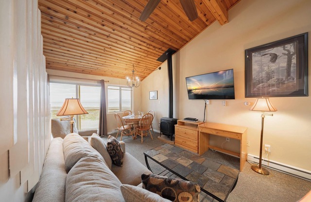 #218 Upper Beach View Suite at Shorewater Resort, Qualicum Beach