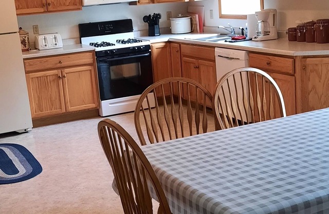 2200 square foot 4 bedroom duplex.