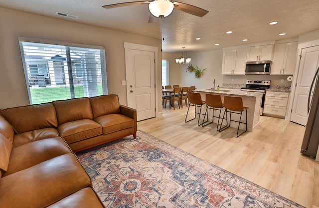 227 - Bear Lake Escapes. Beautiful Home in an Unbeatable Location
