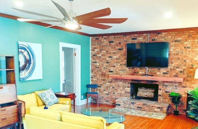236 Hobson · Huge Single Story Home 1 Mile To Oaklawn & Dwntown