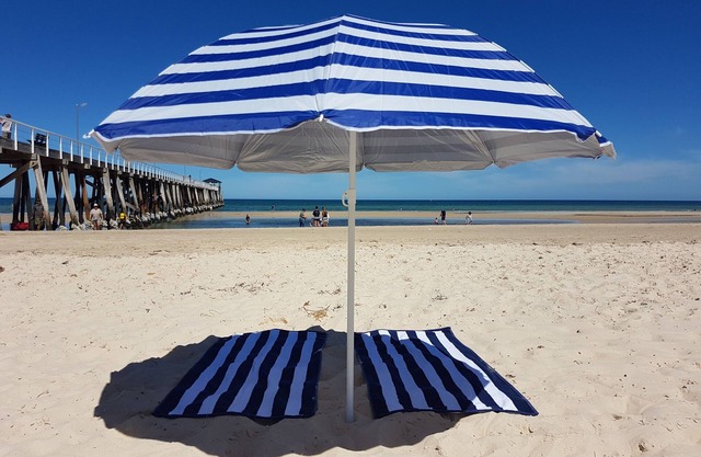 242 Steps to the Beach at Grange with Netflix and train to the City/Footy