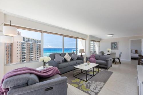 26 FREE Parking Ocean Front 2br-Waikiki Ala Moana