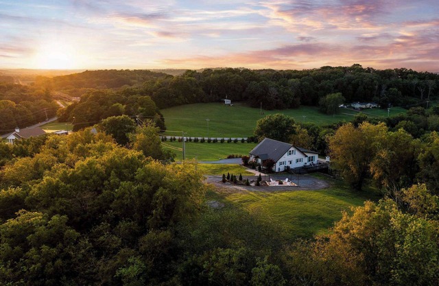 27 South - Lux Estate w/Views, Hot Tub & Gameroom