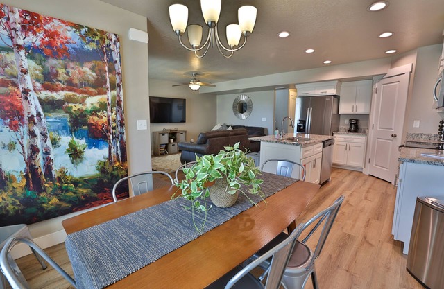 273 - Bear Lake Escapes. Beautiful 3 bed/2.5 bath townhome in amazing location!