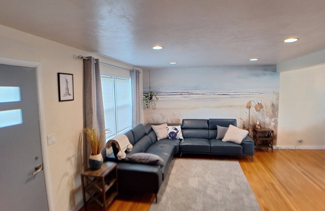 2bed/1bath TH - 7min Six Flags, 14min Navy Base