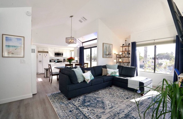 2Bed 2Bath APT walking distance to BEACH and BAY i