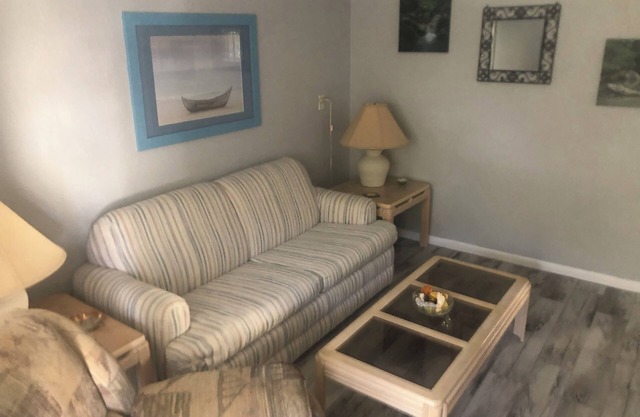 2bedroom 1bath perfect for a family private back area& front porch