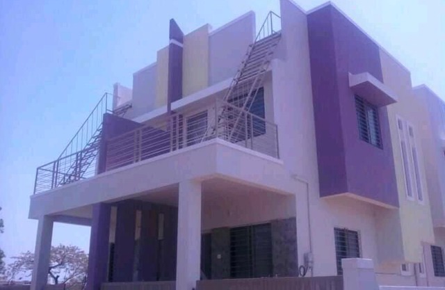 2BHK AC Row House Bunglow in good locality