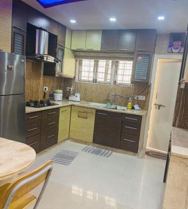 2bhk house at 1st floor fully furnished, with ACs