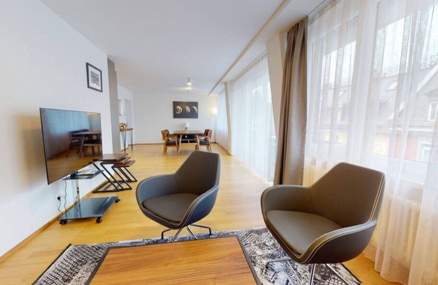 2BR flat in the city center (West 12)