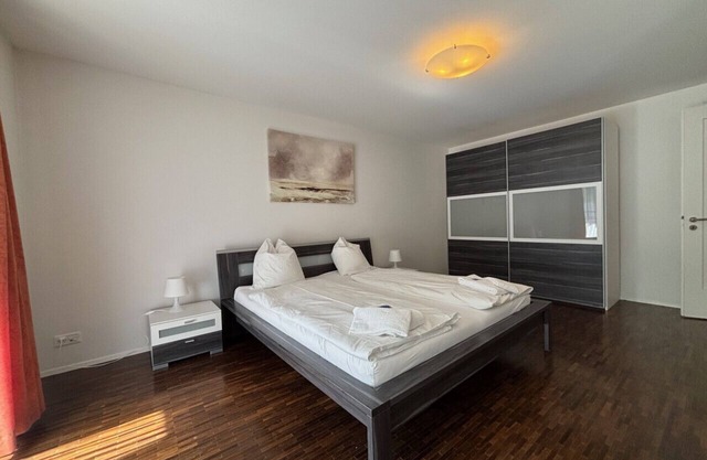 2BR near lake (Flower 23)