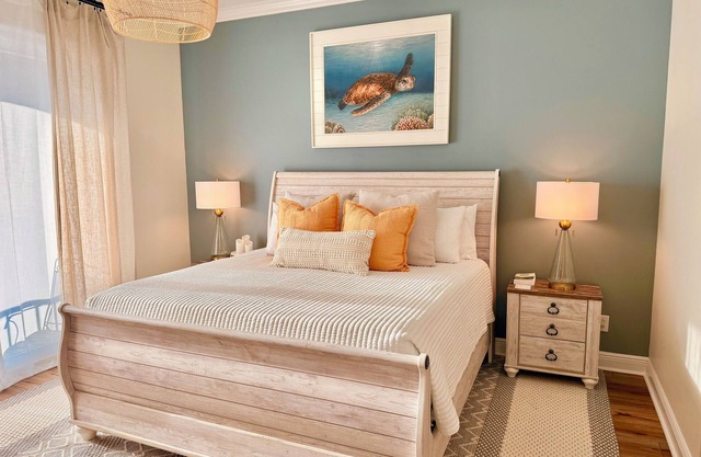2BR Newly Renovated, Luxury Beach-Side Condo in Beautiful Pass Christian, MS.
