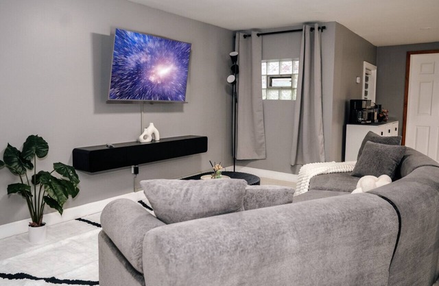 2BR Traveler`s Favorite Modern and Clean
