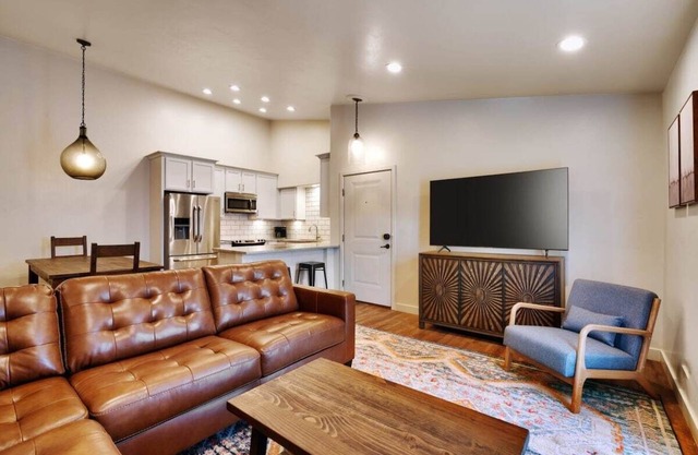 2K Top Floor Moab RedCliff Condo, POOL & HOT TUB