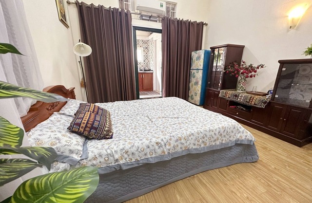 2mins to Hoan Kiem Lake! A small house of Hanoian old style with Washer Kitchen