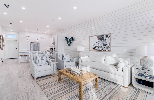 2nd-Fl, Pet-Friendly Condo@Cinnamon Shore w/Resort-Like Pools & Amenities!
