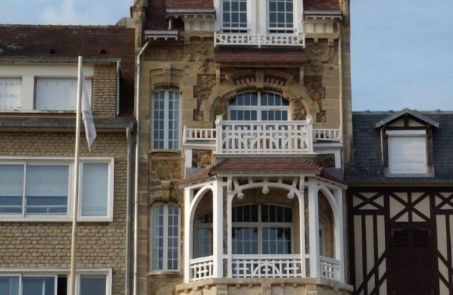 2nd floor Facing the sea Villa La Loggia 1901