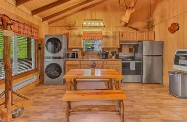 2Q Cabin near Leesville Lake ~Pets welcome~