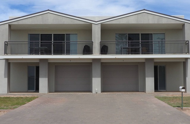 2xQB 2xSB Townhouse #2, Harbour Views,