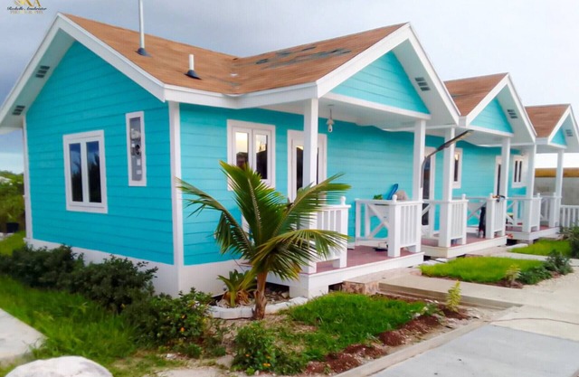 3-2 Minutes Away From The Beach, Restuarant, Stores And Bars