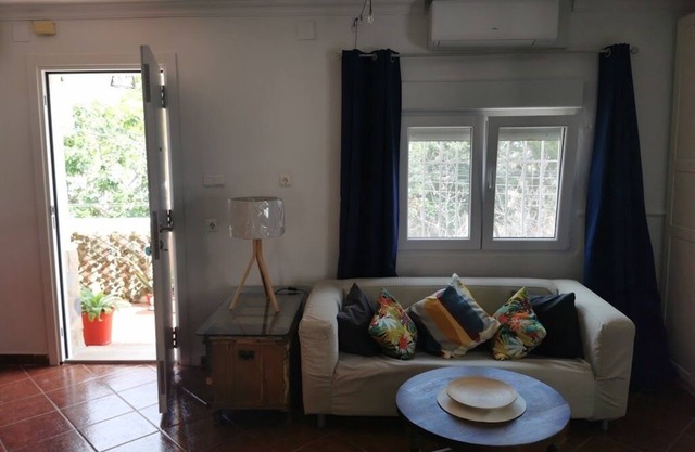 3.5km from downtown and the beach