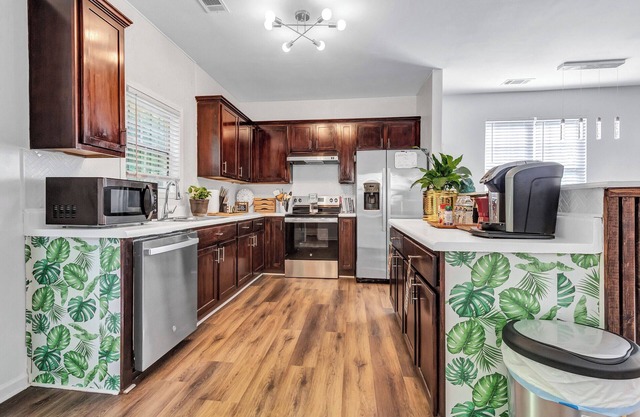 3 BDR 3BA WHOLE HOUSE, 3 DECKS, NEAR DOWNTOWN ATLANTA, BELTLINE, AIRPORT & AUC