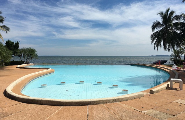 3 bdrm, 3 ba home with 24 hr security in private Villa. Located nr beach & pools