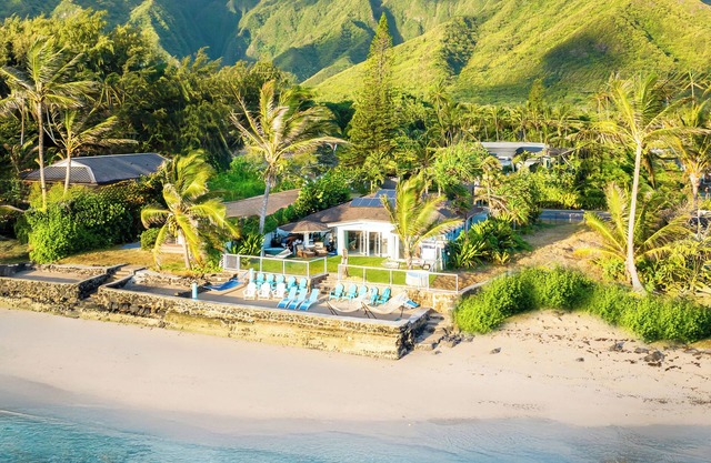 3 Beachfront Spas|90"THTR|Only home in Hawaii with Private Beach|Jurassic Park F