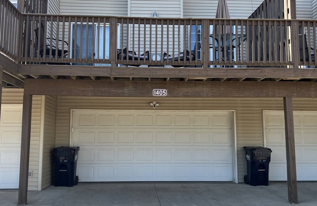3 Bed, 2.5 Bath Large 3 Level Condo West Side Iowa City