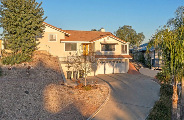 3 bed/2 bath Stunning Mountain Views