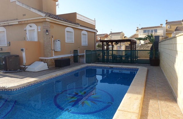 3 bed, 3 bath, villa. Private pool, air-conditioning and Wi-Fi. Heated pool.