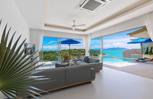 3 BED/4 BATH SINGLE-LEVEL BEACHSIDE, SEE- and MOUNTAIN VIEWS VILLA 'BB2'