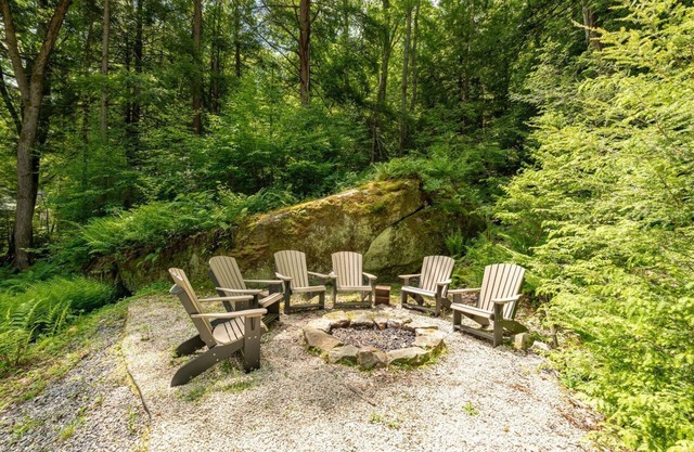 3-bed, charming modernized cottage tucked into wooded hillside in Deep Creek, MD