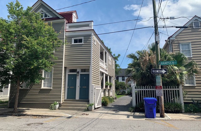 3-bedroom, 2-bath apartment w/Wi-fi, off-street parking, AC, W/D