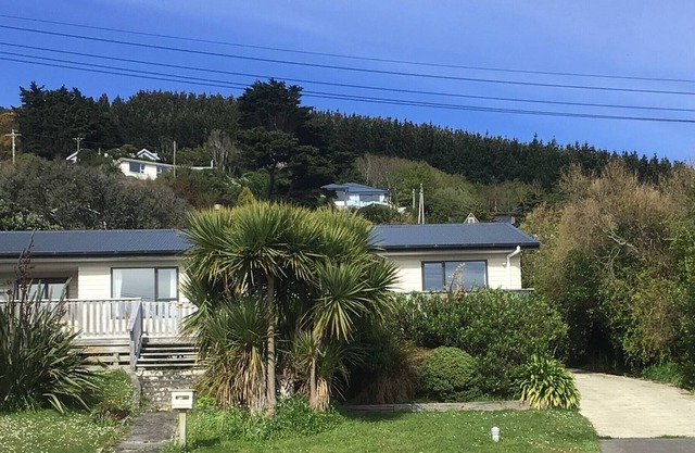 3 bedroom 2 bathroom north-facing house with sea views