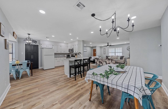 3 Bedroom/3 Bathroom Home in Waco - Hammock, Firepit, Spacious Layout
