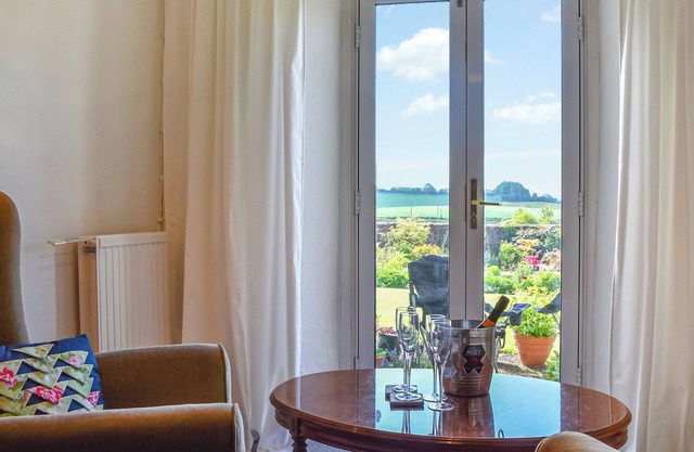 3 bedroom accommodation in West Quantoxhead