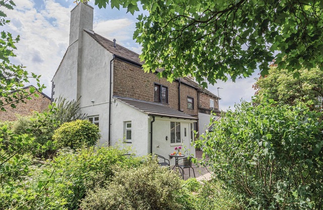 3 bedroom accommodation in Disley, near Macclesfield