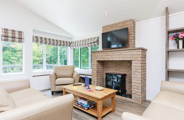 3 bedroom accommodation in Newton Saint Loe, Nr Bath