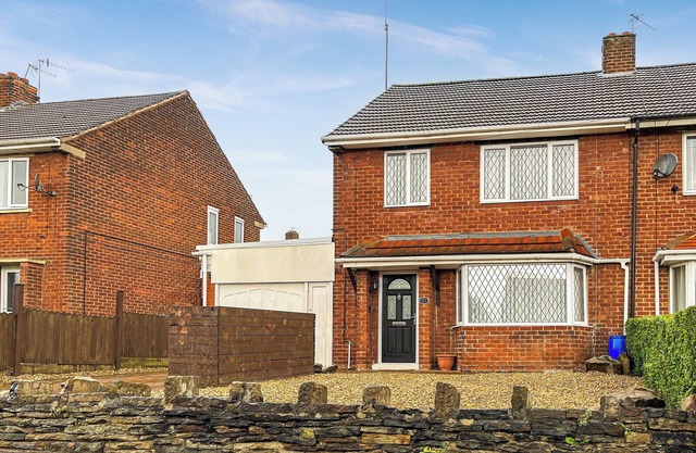 3 bedroom accommodation in Inkersall, near Chesterfield