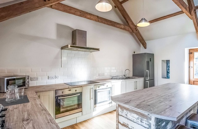 3 bedroom accommodation in Llanrhystud