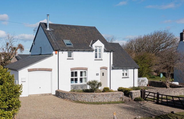 3 bedroom accommodation in Bosherston