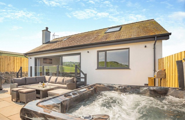 3 bedroom accommodation in Llandanwg